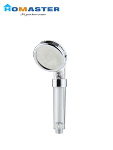 Shower head with filter cartridge
